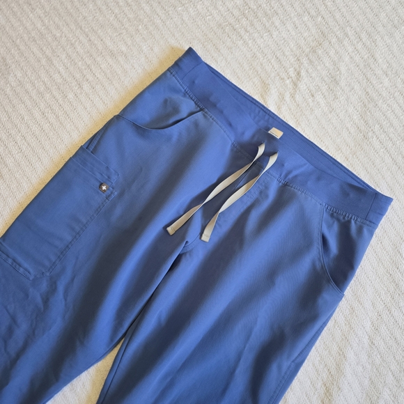 FIGS women's scrub pants in the color Ceil Blue large tall - Picture 3 of 9